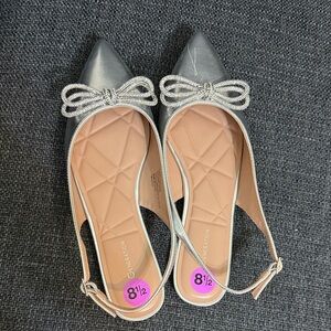 NWT Size 8 1/2M GENERATION Y Women's Faux Leather Metallic Silver Flats with Bow